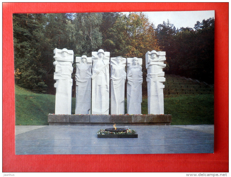 memorial to Soviet soldiers and partisans who died in WWII - Vilnius - 1986 - USSR Lithuania - unused - JH Postcards