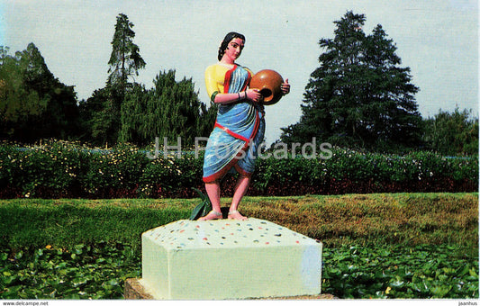 Ooty - Botanical Gardens - Lady with a Pot - India - unused - JH Postcards