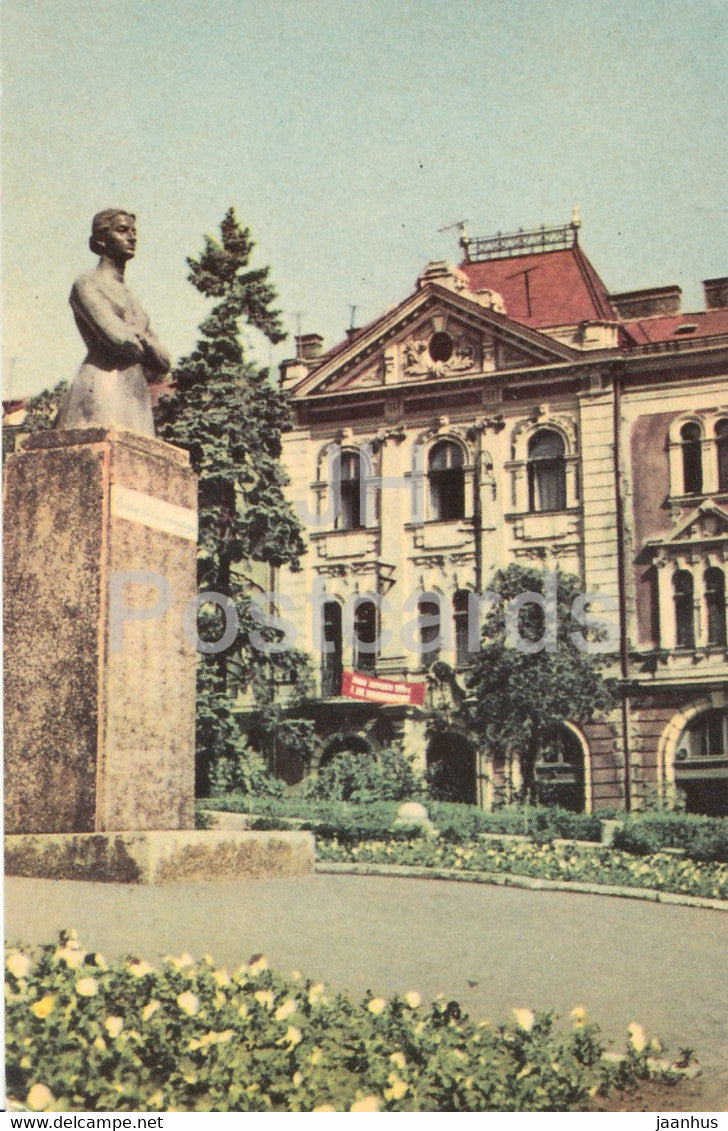 Chernivtsi - monument to Ukrainian writer O. Kobylianska - 1968 - Ukraine USSR - unused - JH Postcards
