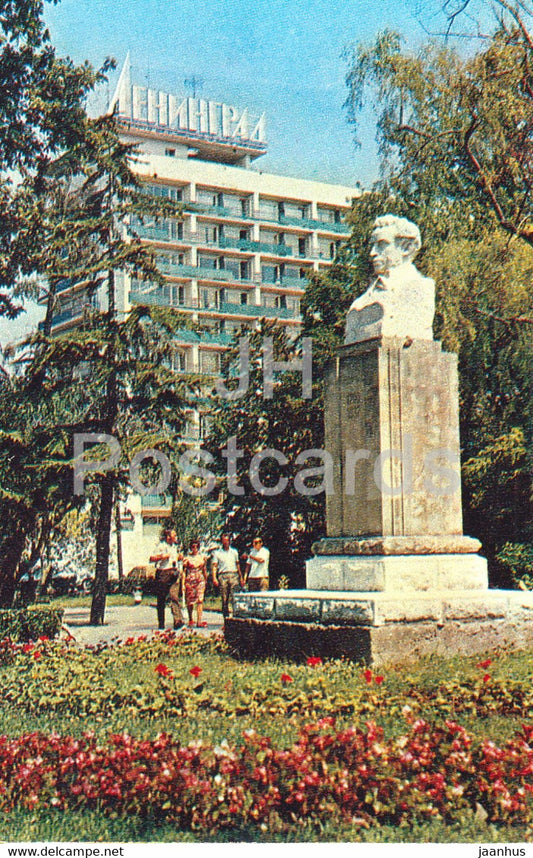 Sochi - hotel Leningrad - monument to Russian poet Pushkin - 1972 - Russia USSR - unused - JH Postcards