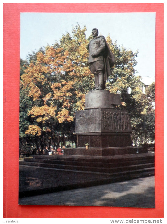 monument to Red Army General Chernyahovsky - Vilnius - 1986 - USSR Lithuania - unused - JH Postcards