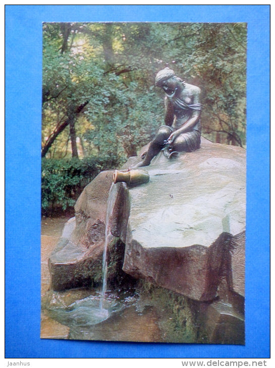 The Milkmaid or Girl with a Pitcher fountain - Pushkin - 1976 - Russia USSR - unused - JH Postcards