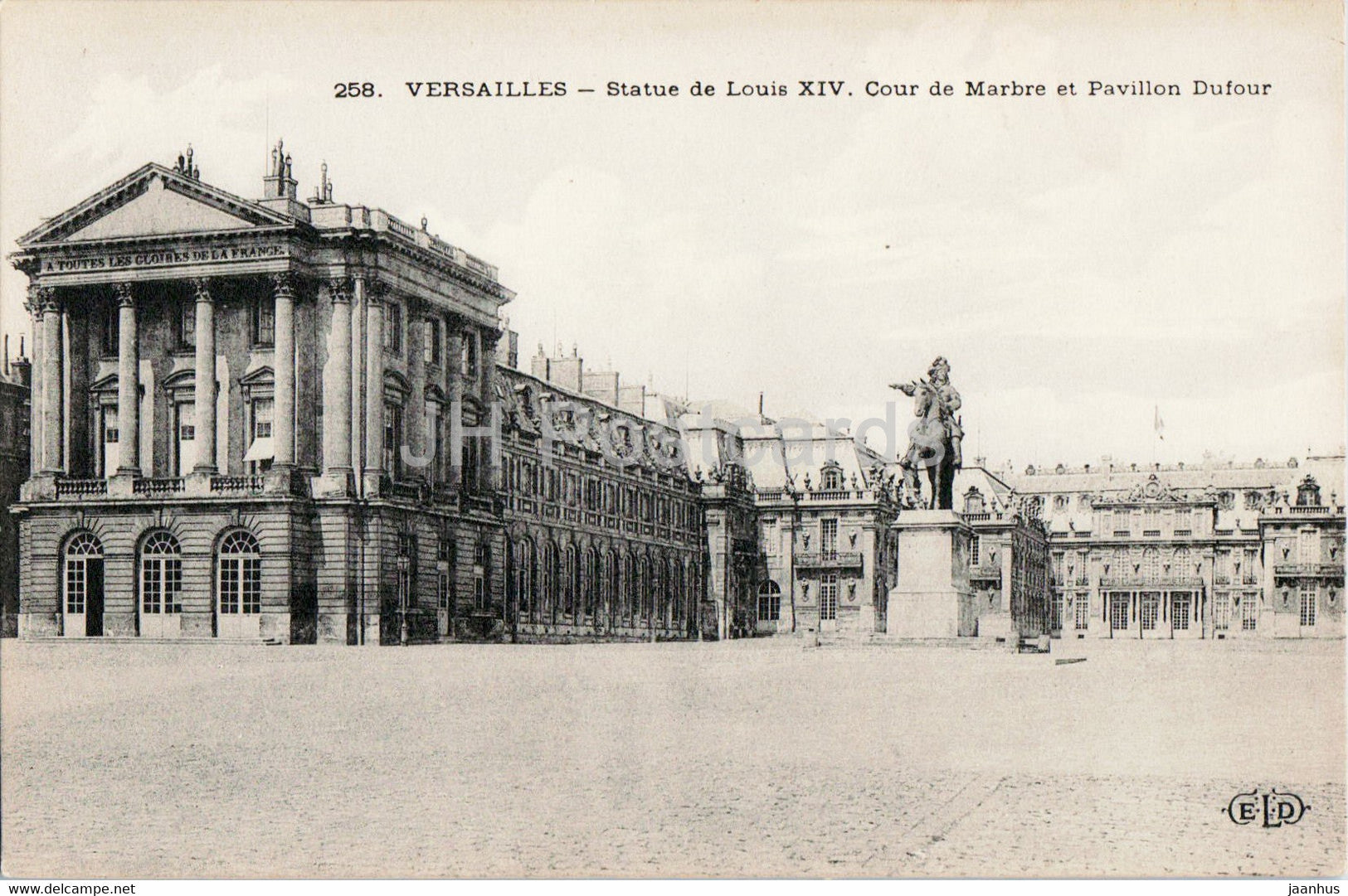 Versailles - Statue de Louis XIV - Cour de Marbre et Pavillon Dufour - monument - 258 - old postcard - France - unused - JH Postcards