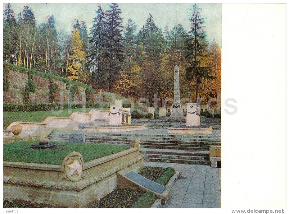 Cemetery of Soviet soldiers and partisans in Antakalnis - Vilnius - 1975 - Lithuania USSR - unused - JH Postcards