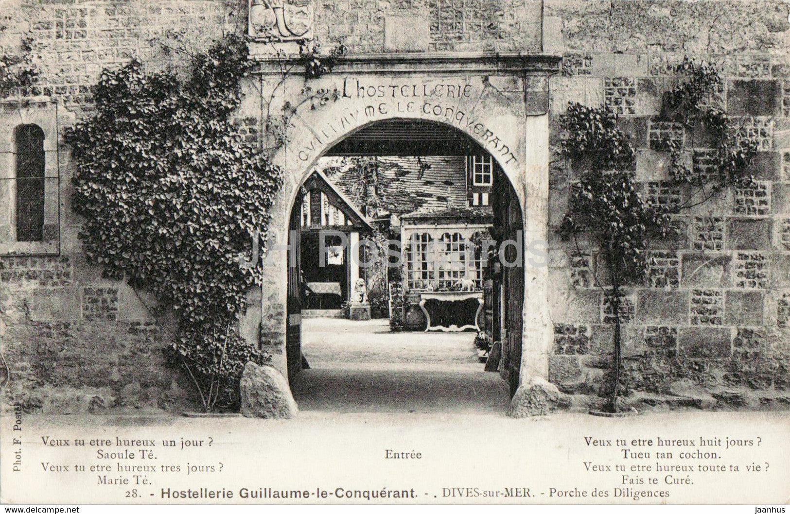 Dives Sur Mer - Hostellerie Guillaume le Conquerant - Porche des Diligences - 28 - old postcard - France - unused - JH Postcards