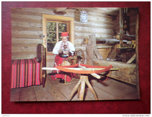 Ante-room of West Estonian barn - spinning wheel - The Estonian State Open-Air Museum - 1984 - Estonia USSR - unused - JH Postcards