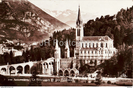 Lourdes - La Basilique et Les Pyrenees - cathedral - 242 - old postcard - France - unused - JH Postcards