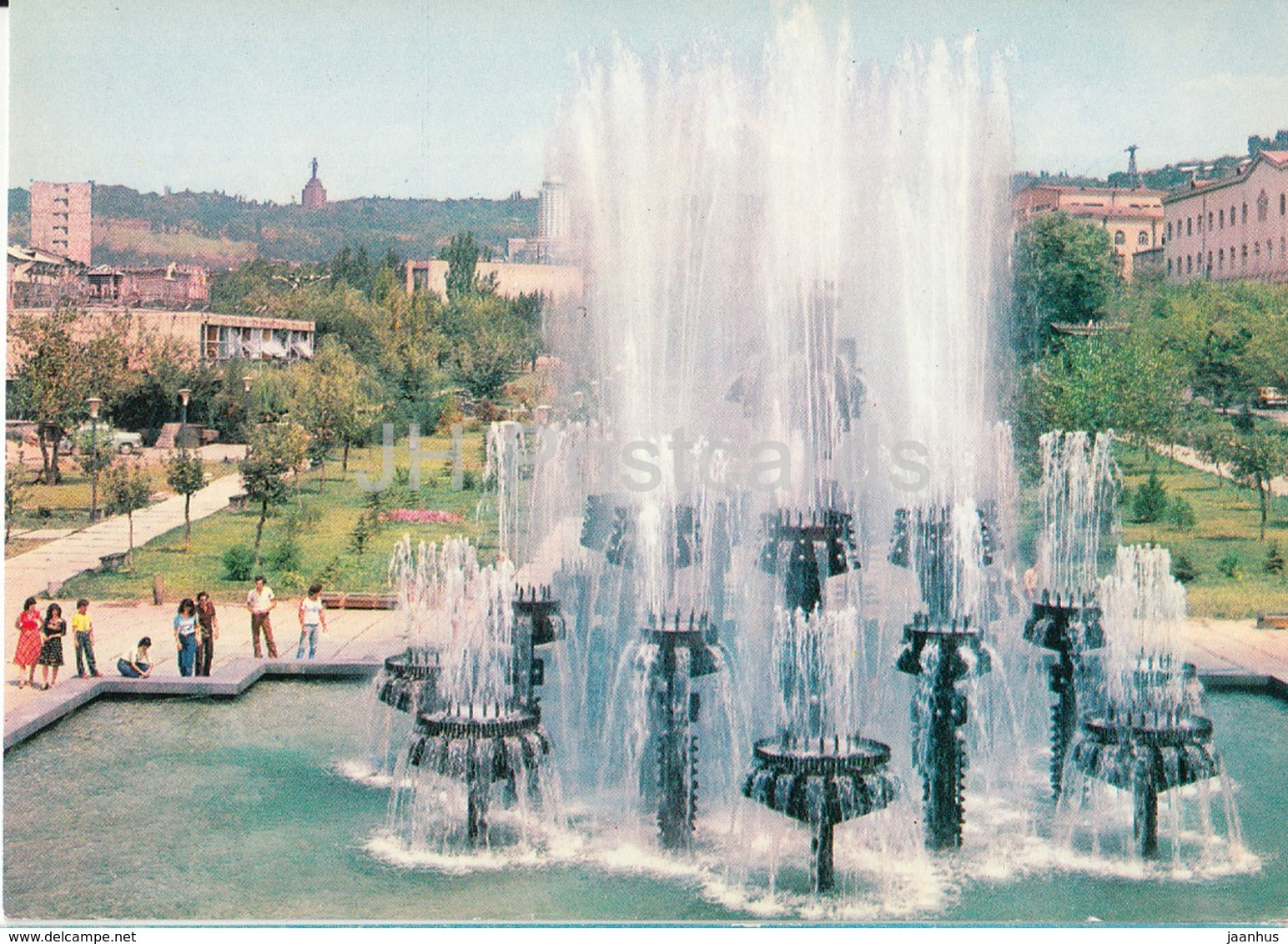 Yerevan - ring boulevard fountain - 1981 - Armenia USSR -  unused - JH Postcards