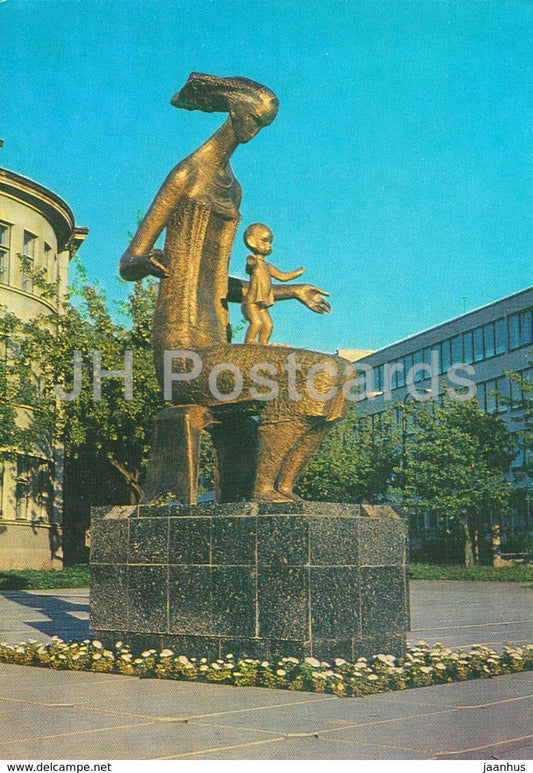 Panevezys - Eart - Mother - Peace sculpture - 1975 - Lithuania USSR - unused - JH Postcards