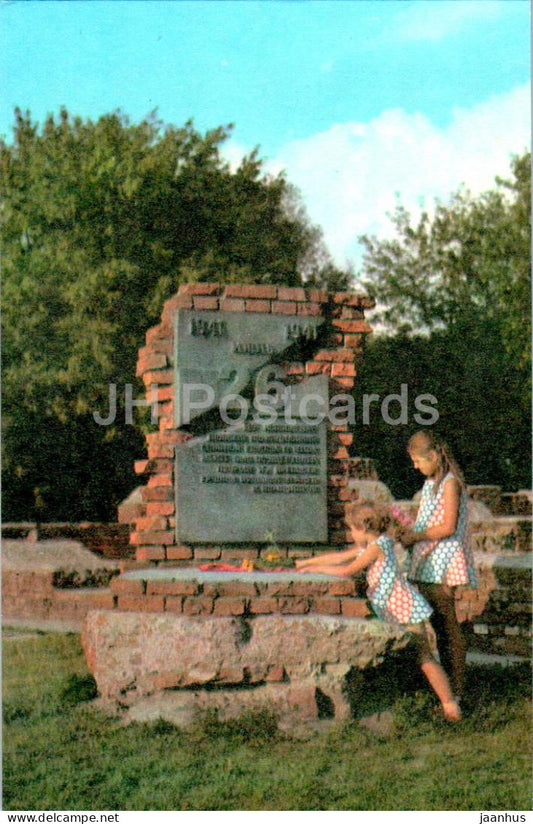 Brest Fortress Memorial Complex - monument - chiuldren - girls - 1978 - Belarus USSR - unused - JH Postcards