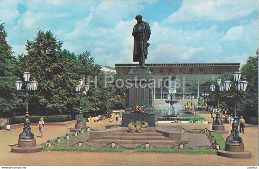 Moscow - monument to Russian Poet Pushkin - 1975 - Russia USSR - unused - JH Postcards