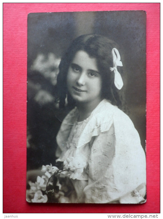 girl - flowers  - Gerlach 1303/3 - circulated in Estonia 1925 - JH Postcards