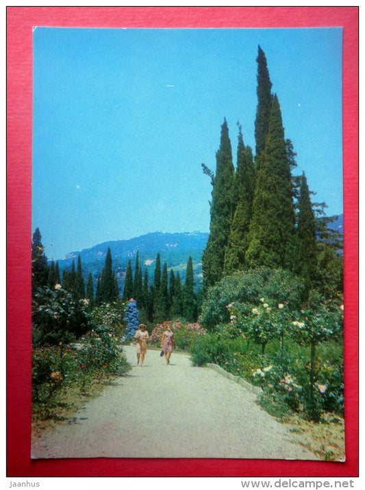 Pyramidal Cypress alley in Upper Park - Nikitsky Botanical Garden - Yalta - Crimea - 1972 - Ukraine USSR - unused - JH Postcards