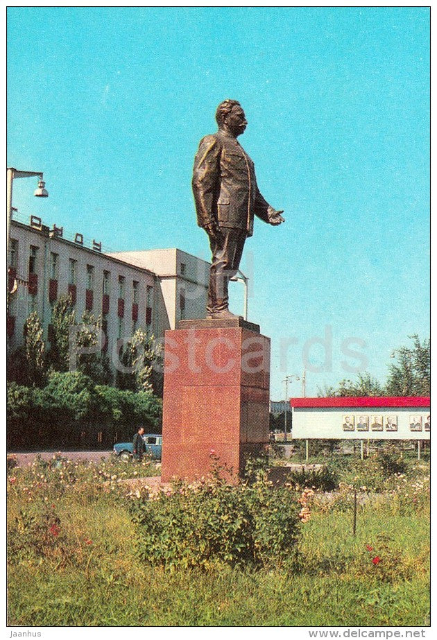 monument to G. Ordzhonikidze - Zhdanov - Mariupol - 1974 - Ukraine USSR - unused - JH Postcards