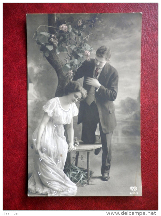 man and woman - couple - EAS 8119/5 - old postcard - circulated in Estonia - used - JH Postcards