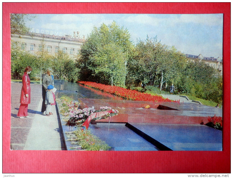Eternal Flame on the tomb of the unknown soldier - Petrozavodsk - Kareliya - Karelia - 1975 - Russia USSR - unused - JH Postcards