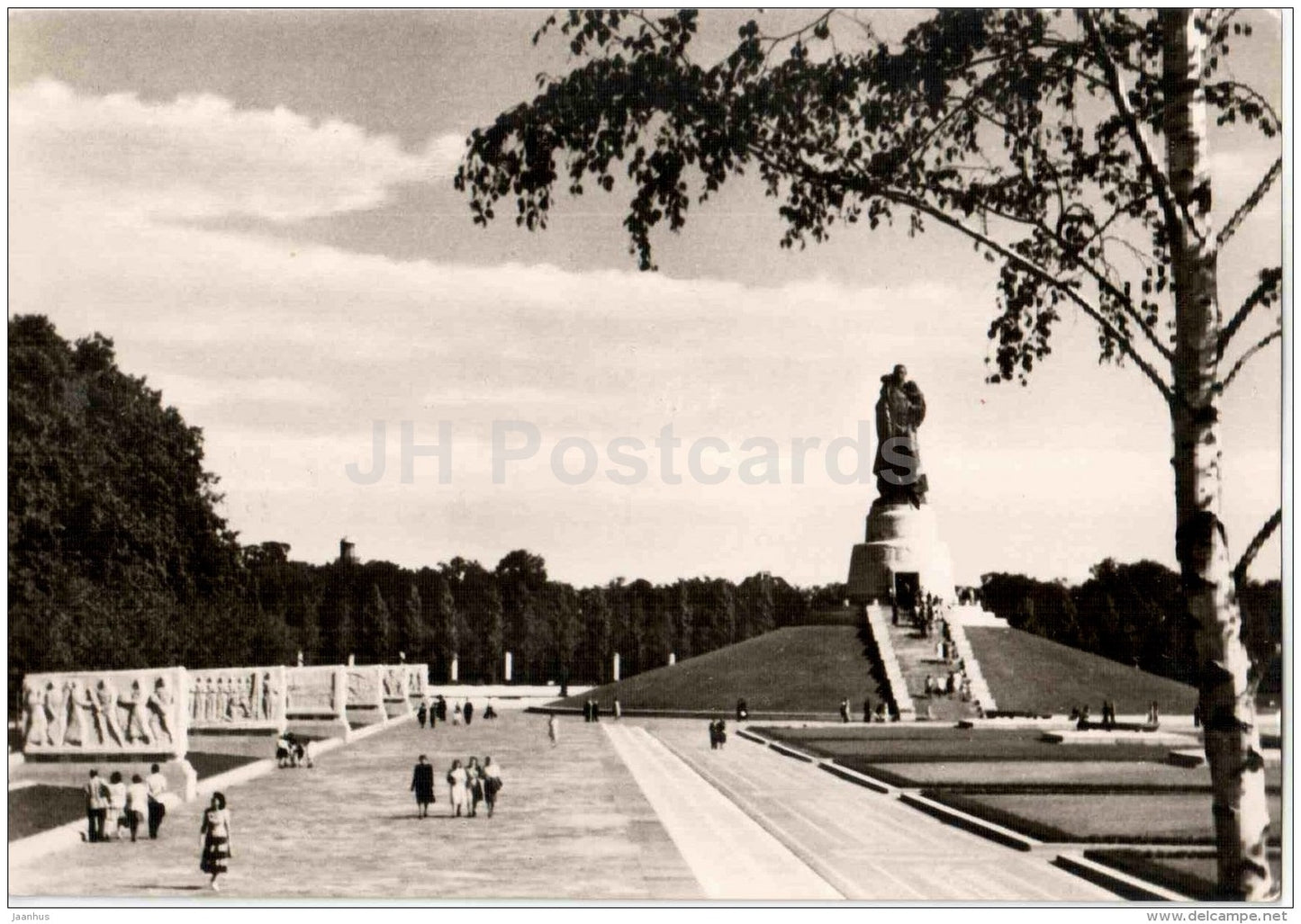 Sowjetisches Ehrenmal in Berlin - Treptow - soviet monument - Berlin - Germany - unused - JH Postcards