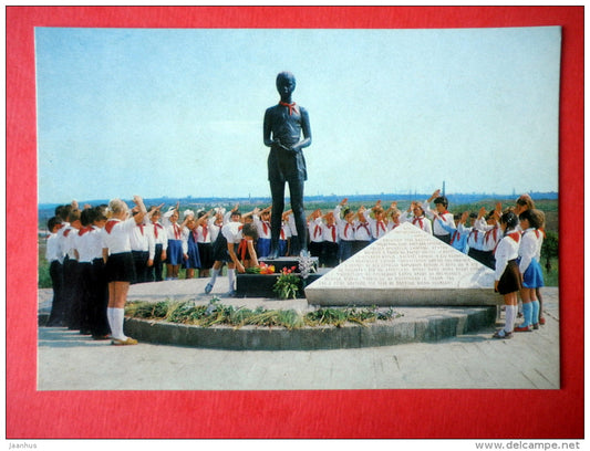 Memorial complex on the Soldiers Field - young pioneers - Volgograd - 1983 - USSR Russia - unused - JH Postcards