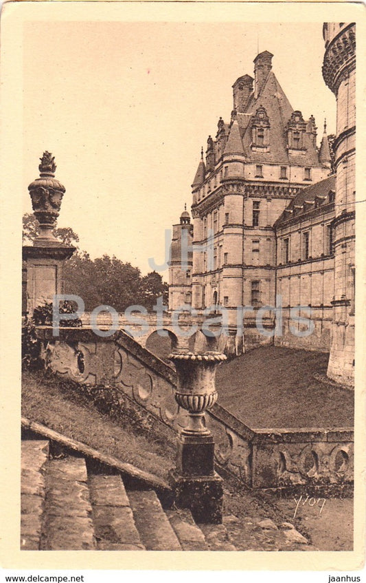 Chateau de Valencay - Le Donjon et les Douves - castle - old postcard - France - unused - JH Postcards