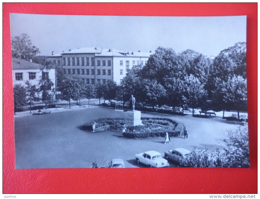 Lenin Square - monument to Lenin - cars Volga - Käkisalmi - Priozersk - 1966 - Russia USSR - unused - JH Postcards