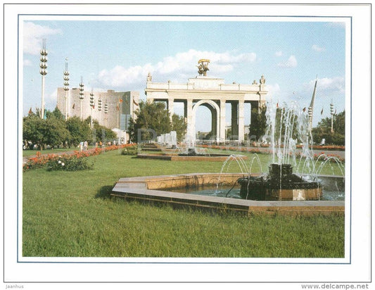 The Main Entrance to the Exhibition - Fountains at VDNKh - Moscow - large format card - 1985 - Russia USSR - unused - JH Postcards