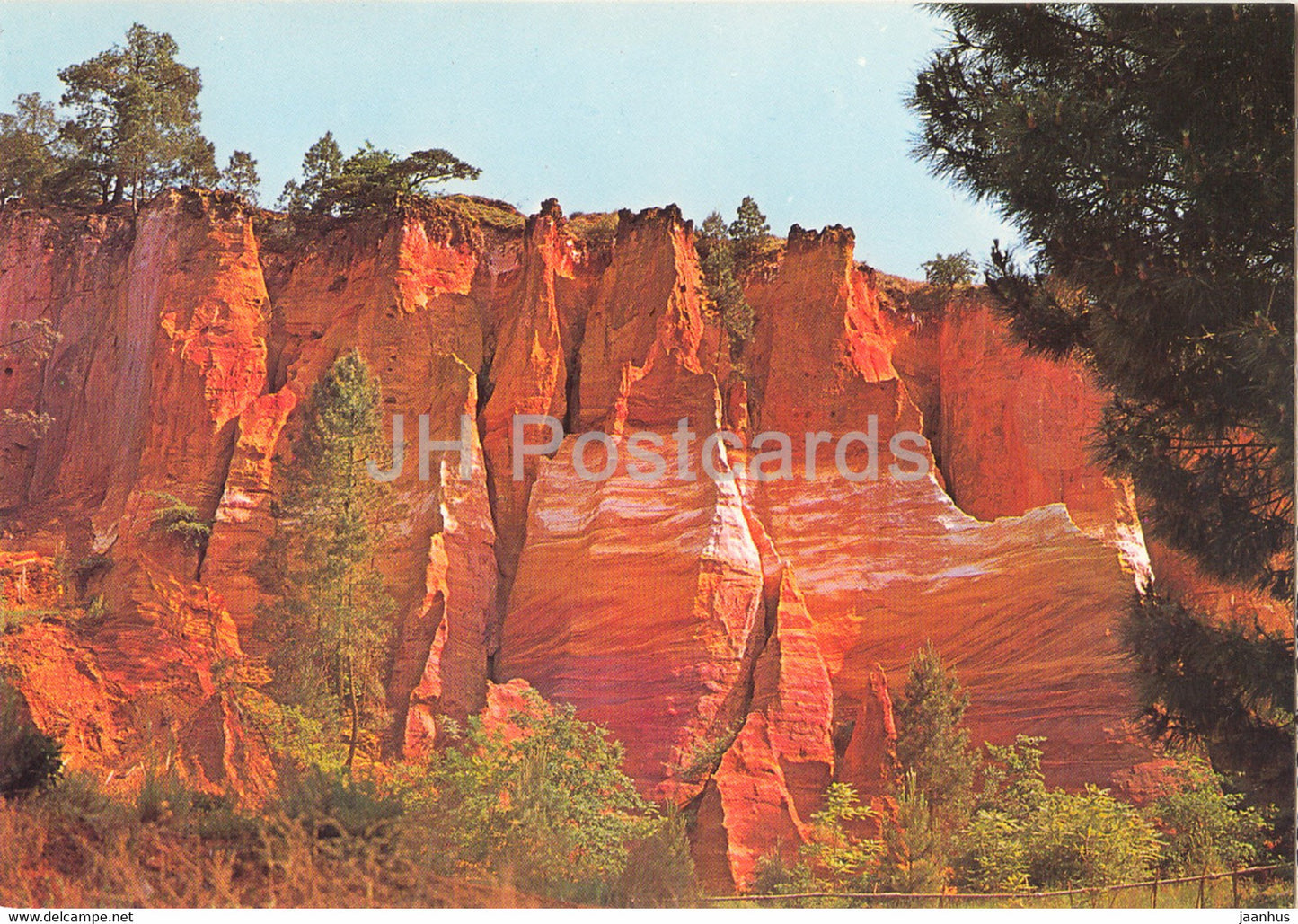 Roussillon - Les Roches Rouges - merveilles de la nature - France - unused - JH Postcards