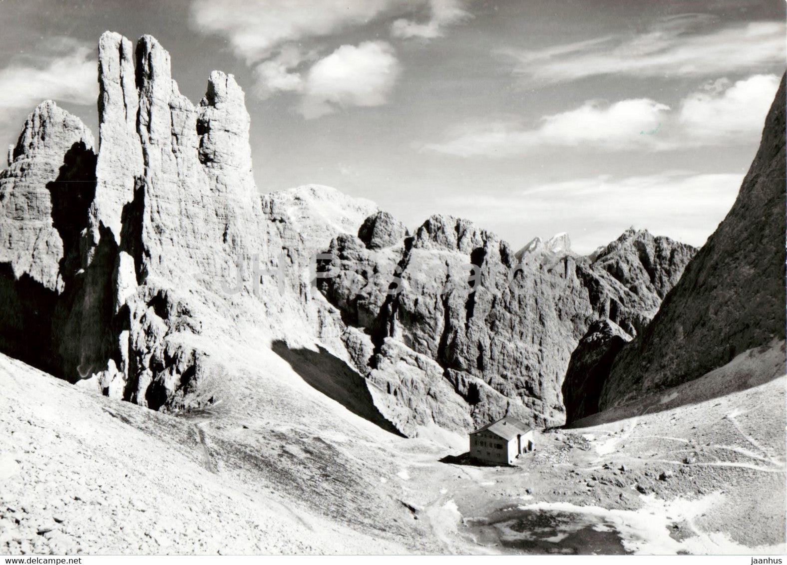 Dolomiti - Rifugio Re Alberto con le Torri del Vajolet - old postcard - Italy - unused - JH Postcards