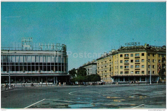 October square - Pskov - 1974 - Russia USSR - unused - JH Postcards