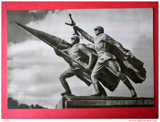 sculpture by J. Mikenas - Victory monument . Kaliningrad . 1956 - Monumental Sculpture - 1961 - Lithuania USSR - unused - JH Postcards