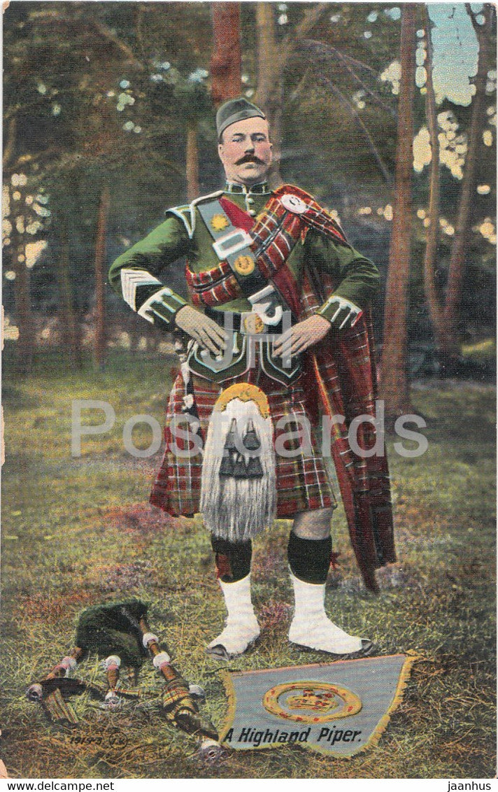 A Highland Piper - old postcard - Scotland - United Kingdom - unused - JH Postcards