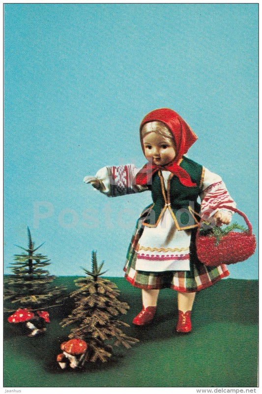 Mushroom Picking Party - dolls in Belarus national costumes - 1967 - Russia USSR - unused - JH Postcards