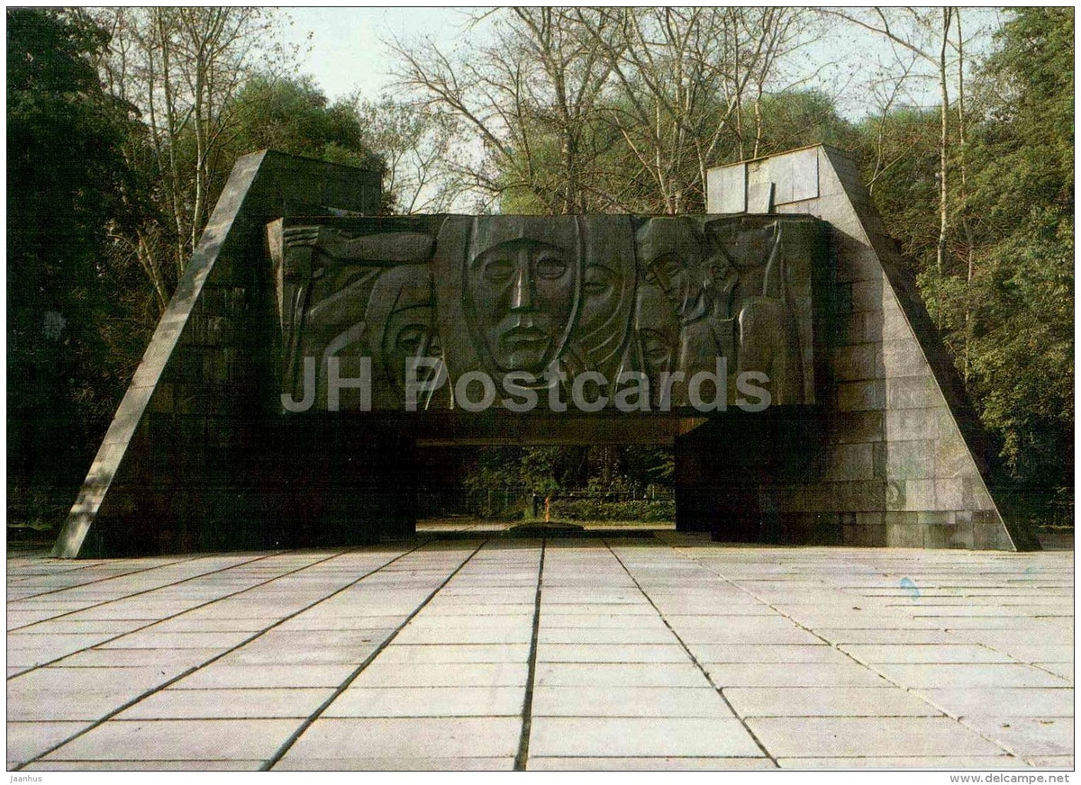monment in honour of the 30th Anniversary of Victory in WWII - Vadimir - 1982 - Russia USSR - unused - JH Postcards