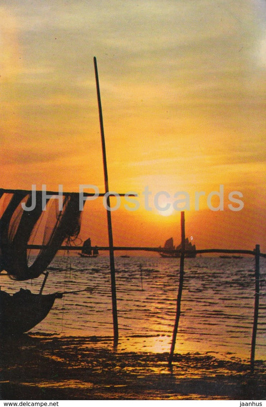 Fishing Sail in Setting Sun - 1969 - Hong Kong - used - JH Postcards