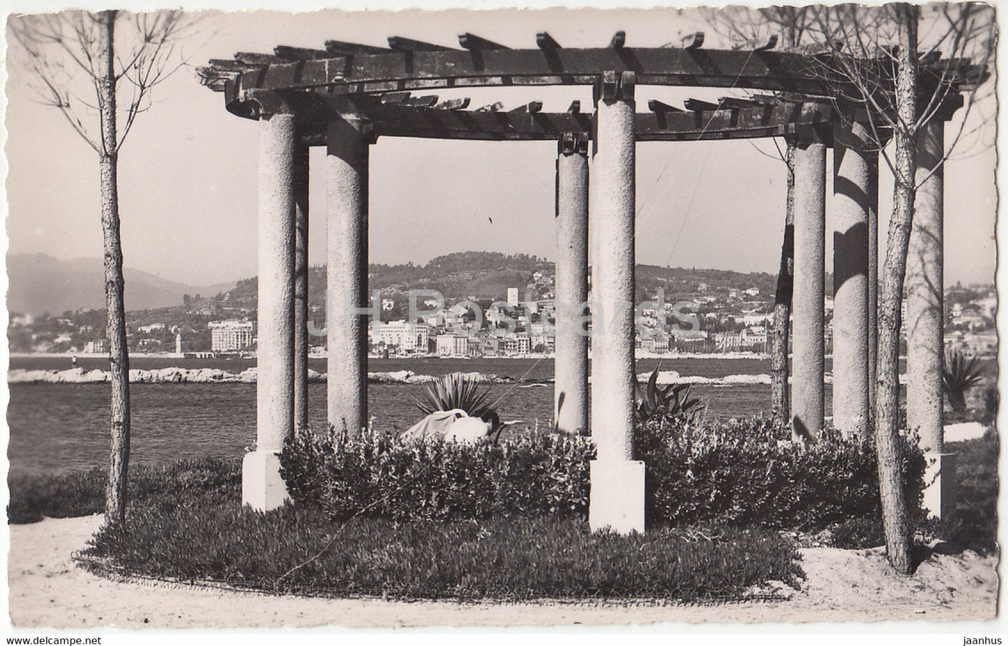Cannes - Vue prise des Nouveaux Jardins - 334 - Vers le Suquet - France - unused - JH Postcards