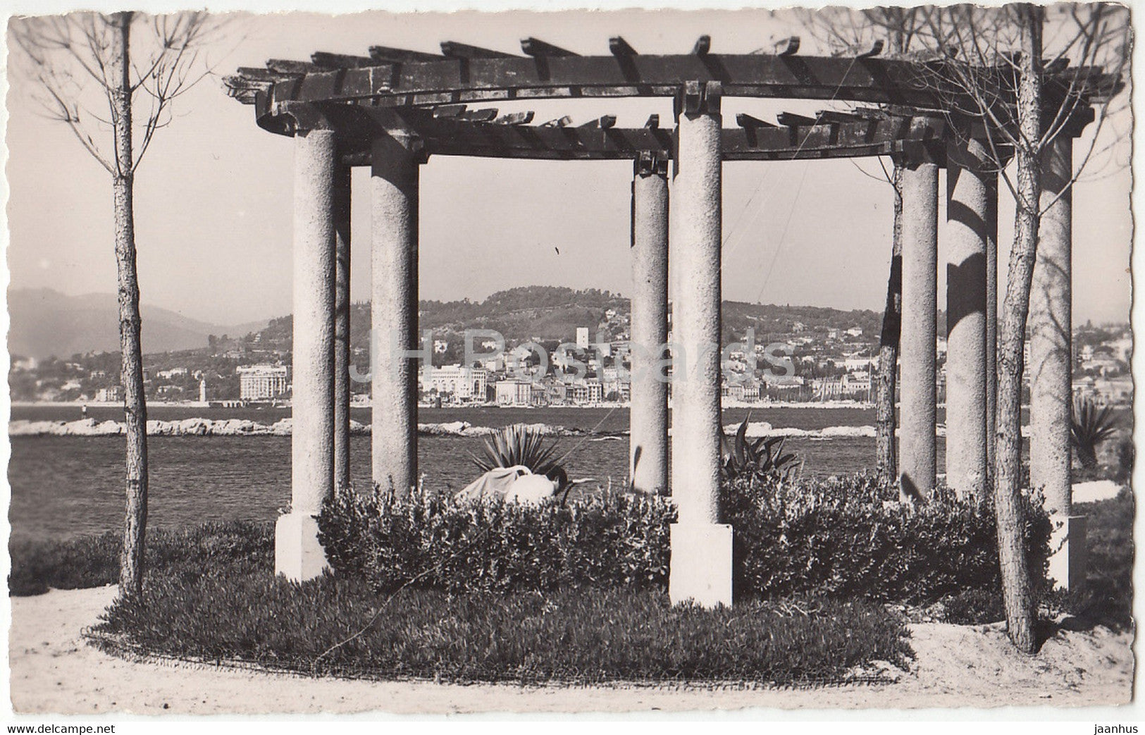 Cannes - Vue prise des Nouveaux Jardins - 334 - Vers le Suquet - France - unused - JH Postcards