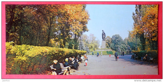 near the monument to Taras Shevchenko - Kyiv - Kiev - 1975 - Ukraine USSR - unused - JH Postcards