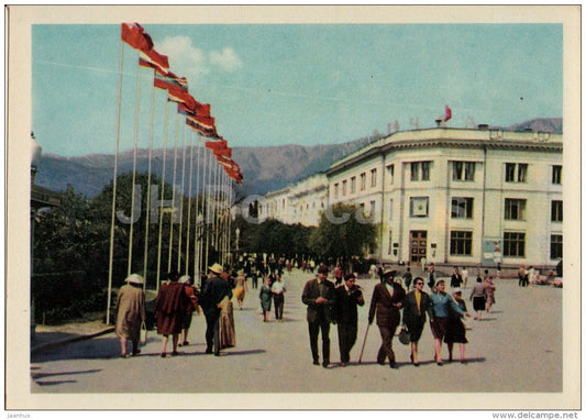Post Office in Yalta - red flags - Crimea - Ukraine USSR - unused - JH Postcards