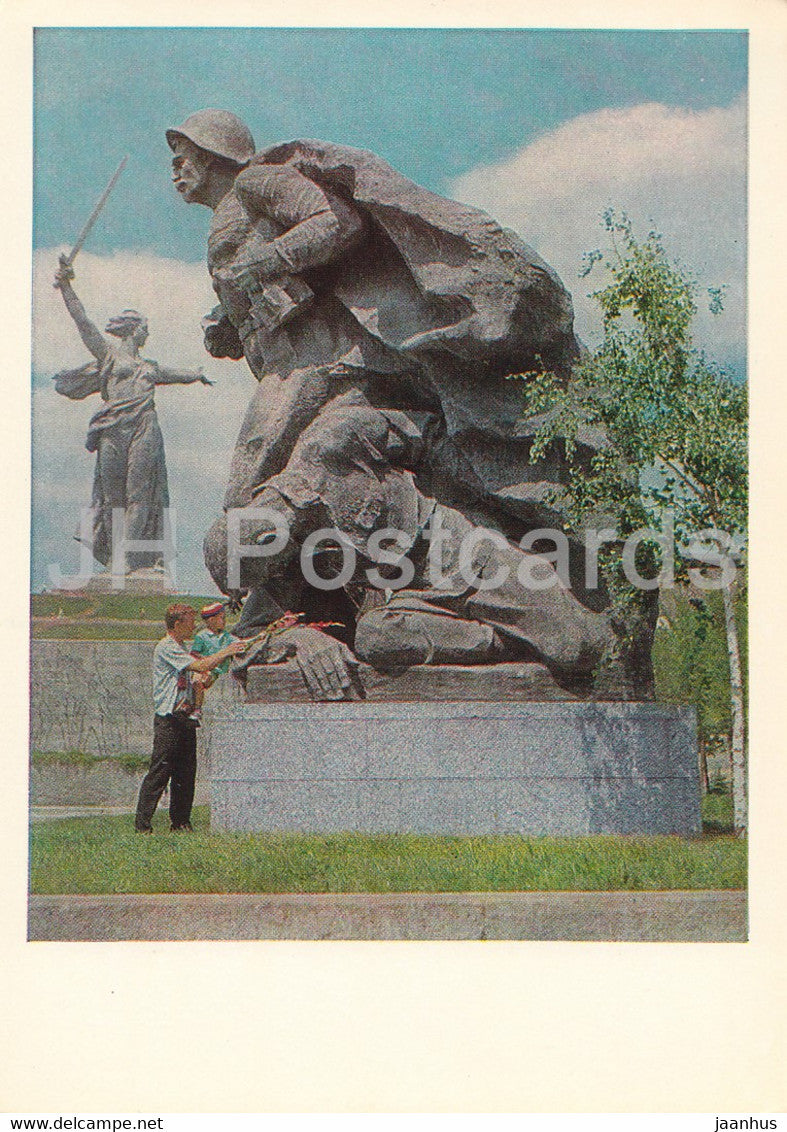 Volgograd - Mamaev Kurgan barrow - sculpture group - monument - 1967 - Russia USSR - unused - JH Postcards