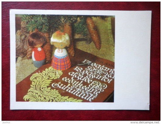 New Year Greeting card - dolls in estonian folk costumes - book - cones - 1974 - Estonia USSR - unused - JH Postcards