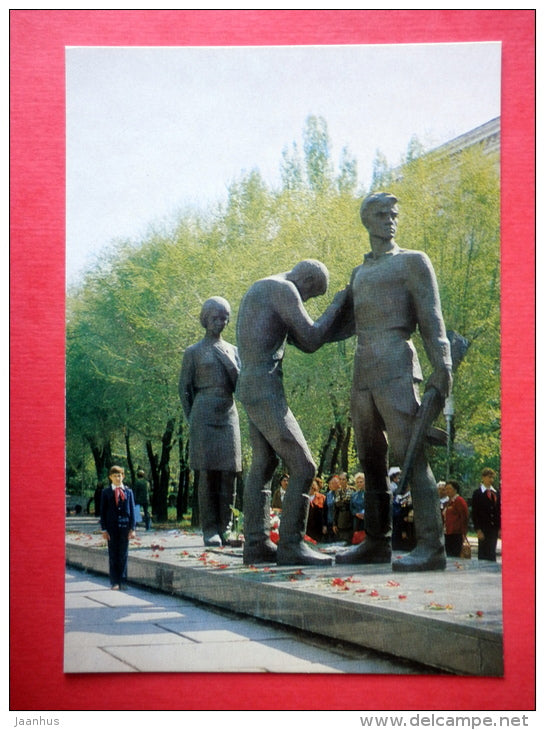 monument To The Heroes of Stalingrad, members of the Komsomol - Volgograd - 1983 - USSR Russia - unused - JH Postcards