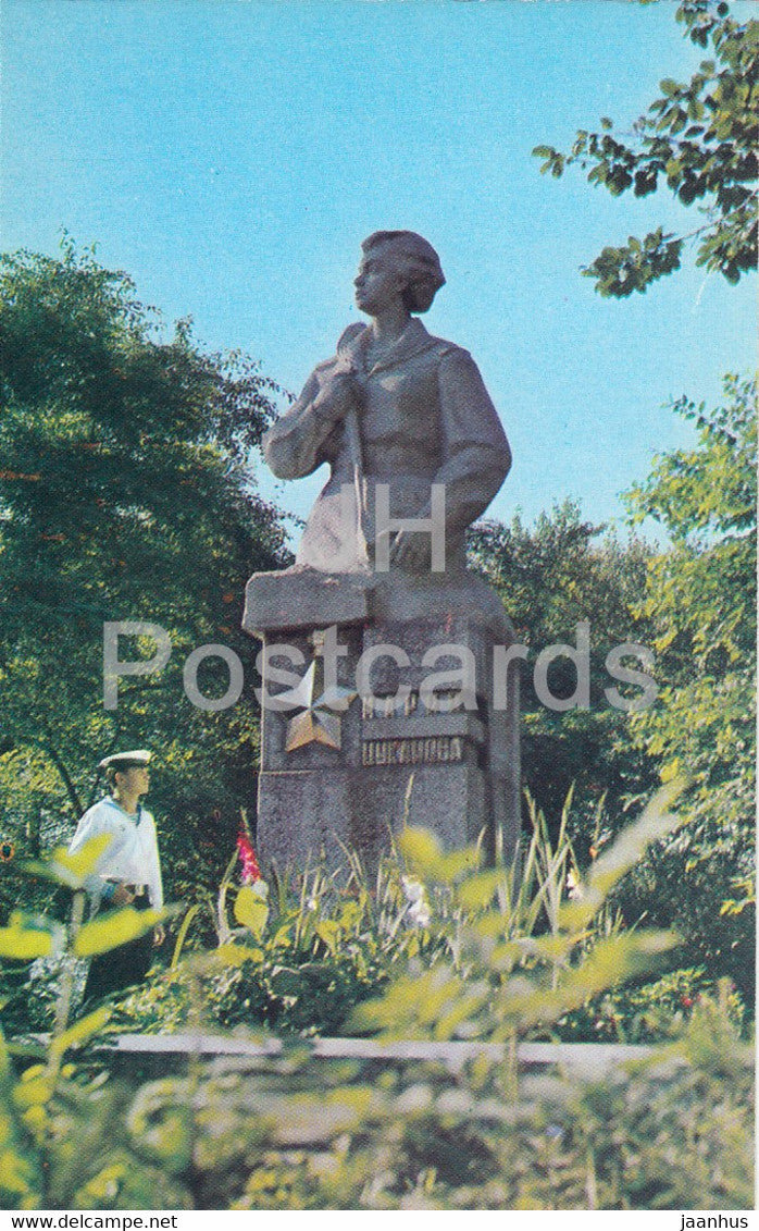 Vladivostok - monument to Soviet Heroe Maria Tsukanova - 1973 - Russia USSR - unused - JH Postcards