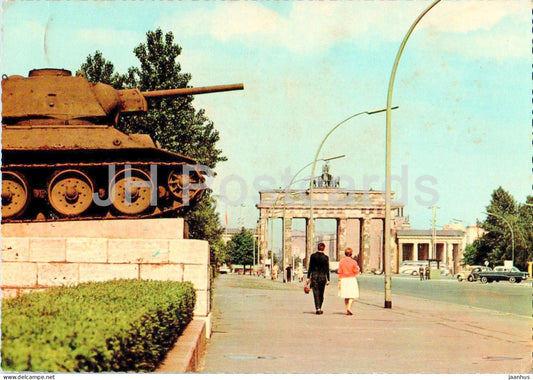 Berlin - Branderburger Tor - Branderburg Gate - tank - military - 1964 - Germany DDR - used
