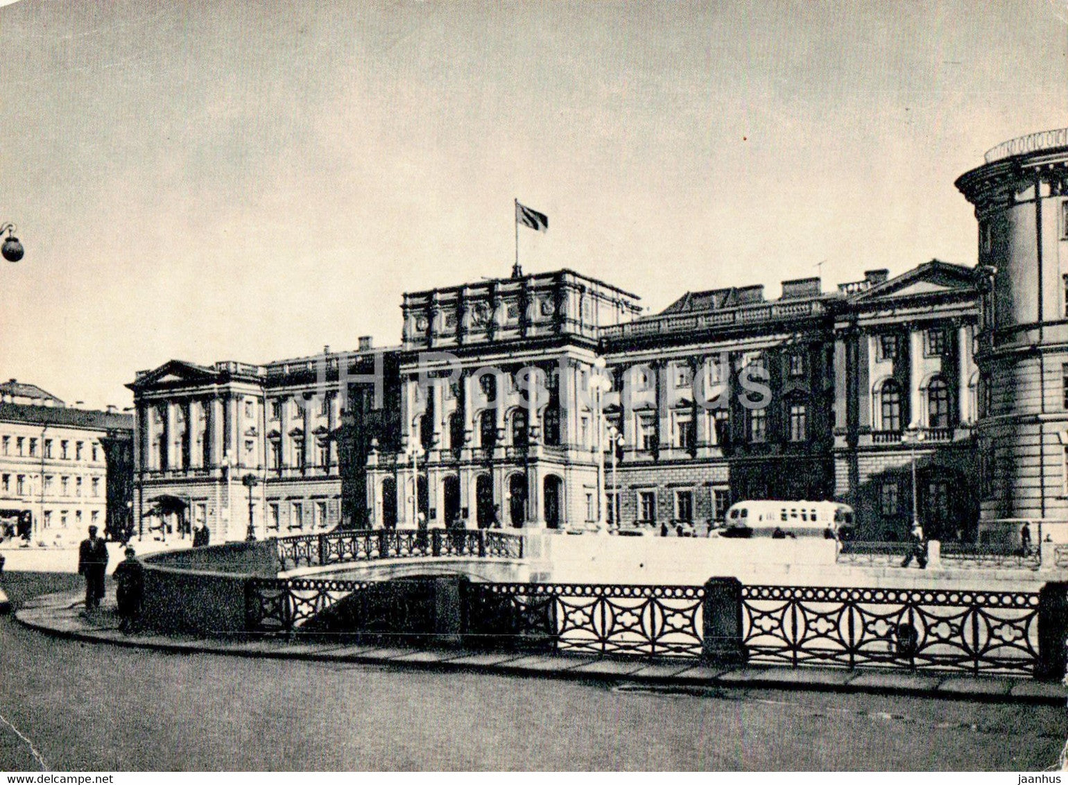 Leningrad - St Petersburg - City Council of Workers' Deputies - old postcard - 1957 - Russia USSR - unused - JH Postcards