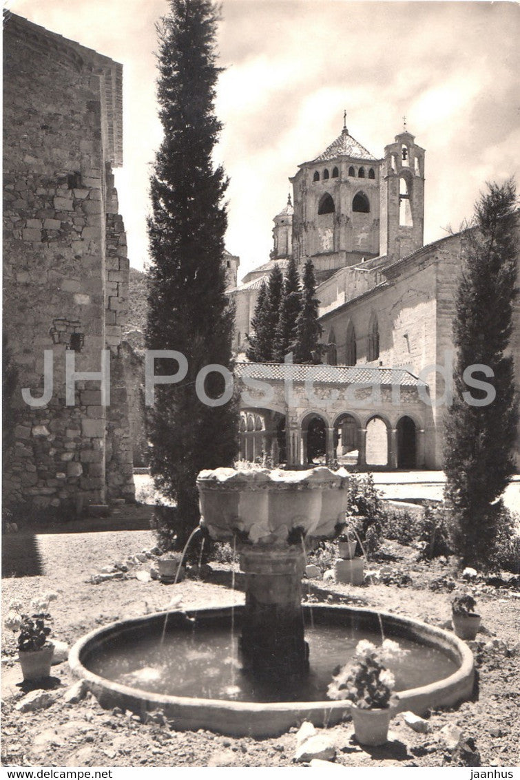 Real Monasterio de Poblet - El cimborio visto desde el jardin - The Dome from the Garden - old postcard - Spain - unused - JH Postcards
