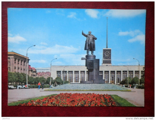 Monument to Lenin at railway station - Leningrad - St. Petersburg - 1978 - Russia USSR - unused - JH Postcards