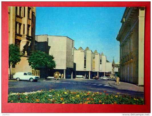 An example of modern architecture in the Old Town - car Moskvich - Vilnius Old Town - 1981 - Lithuania USSR - unused - JH Postcards