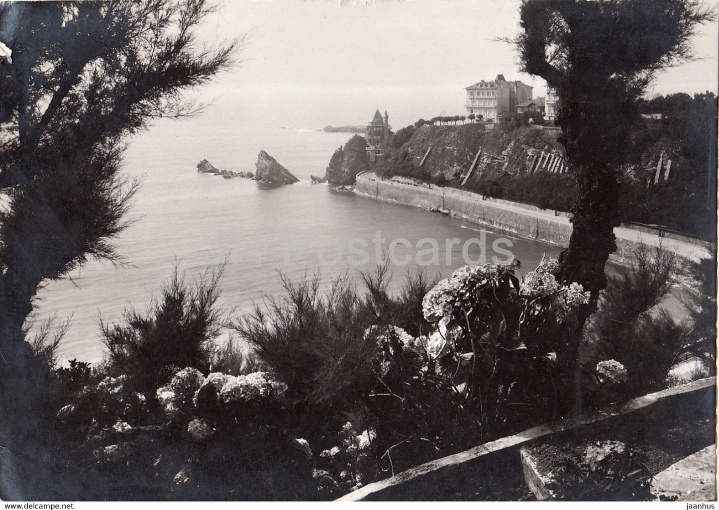 Biarritz - La Cote Des Basques - 127 - France - unused - JH Postcards