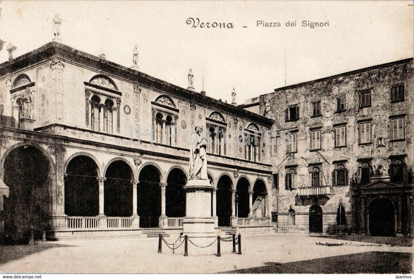 Verona - Piazza dei Signori - old postcard - Italy - unused - JH Postcards