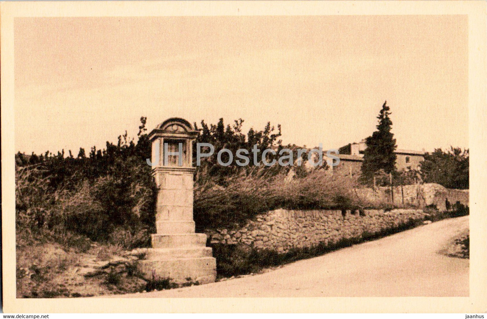 Coudoux - A un carrefour en bordure du chemin venant de La Fare - 30 - old postcard - France - unused - JH Postcards
