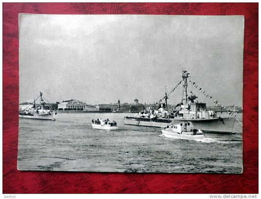 Leningrad - St. Petersburg - a holiday on the River Neva - warship - 1959 - Russia - USSR - unused - JH Postcards